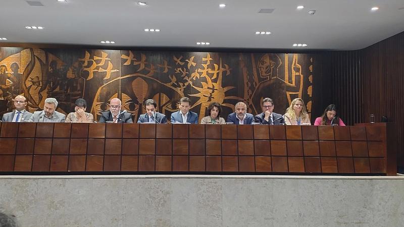 Audiência Pública na ALEPR debate perigos do metanol e combate à adulteração de bebidas.
