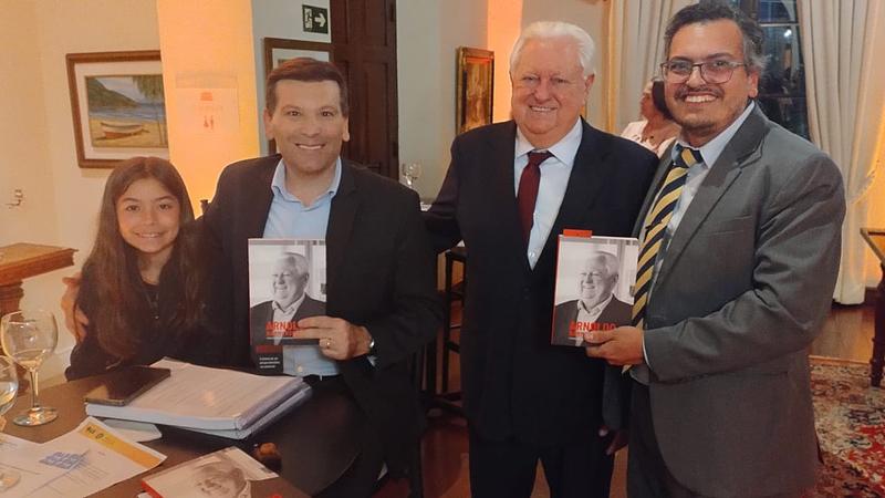 Lançamento de livro em tributo a Arnoldo Hammerschmidt
