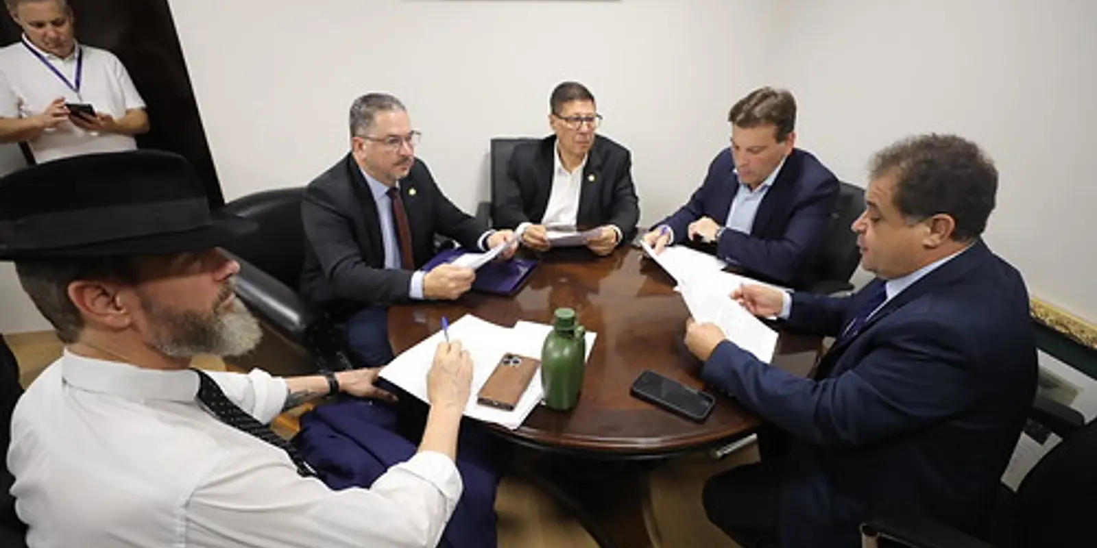 Ampliação da meia-entrada e novas regras ao consumidor contam com atuação técnica do Dr. Pierre na ALEPR